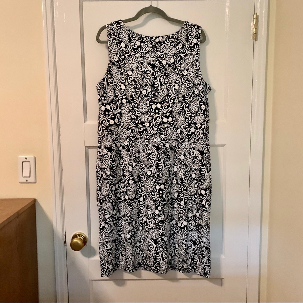 Black and White Paisley Dress - Picture 4 of 4
